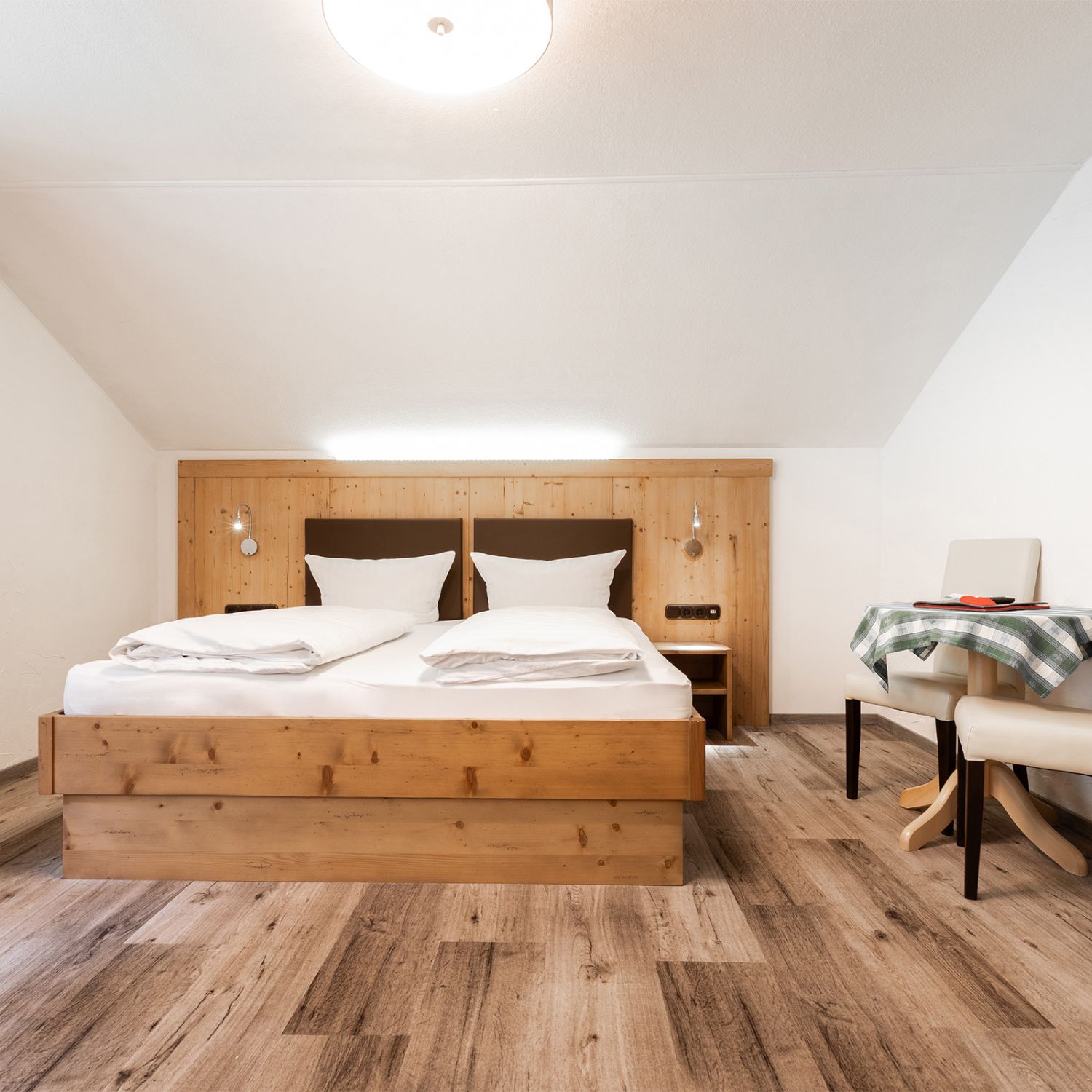 Doppelzimmer im Gästehaus Almenrausch